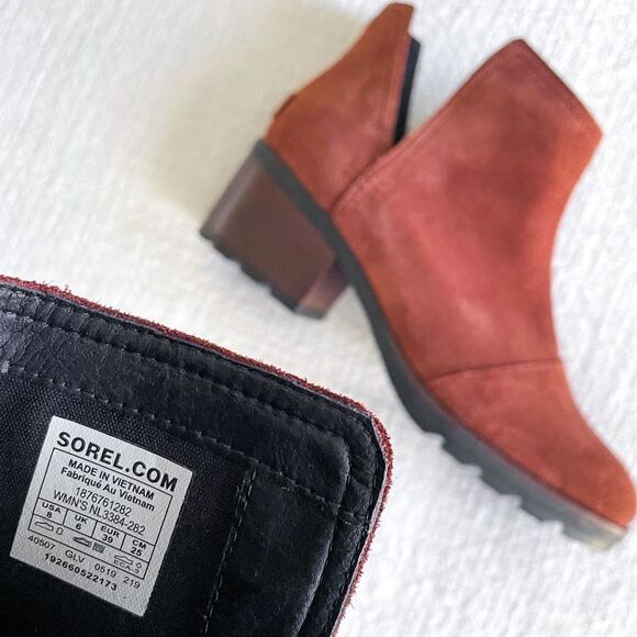 Sorel cut out ankle boots. - Picture 12 of 12